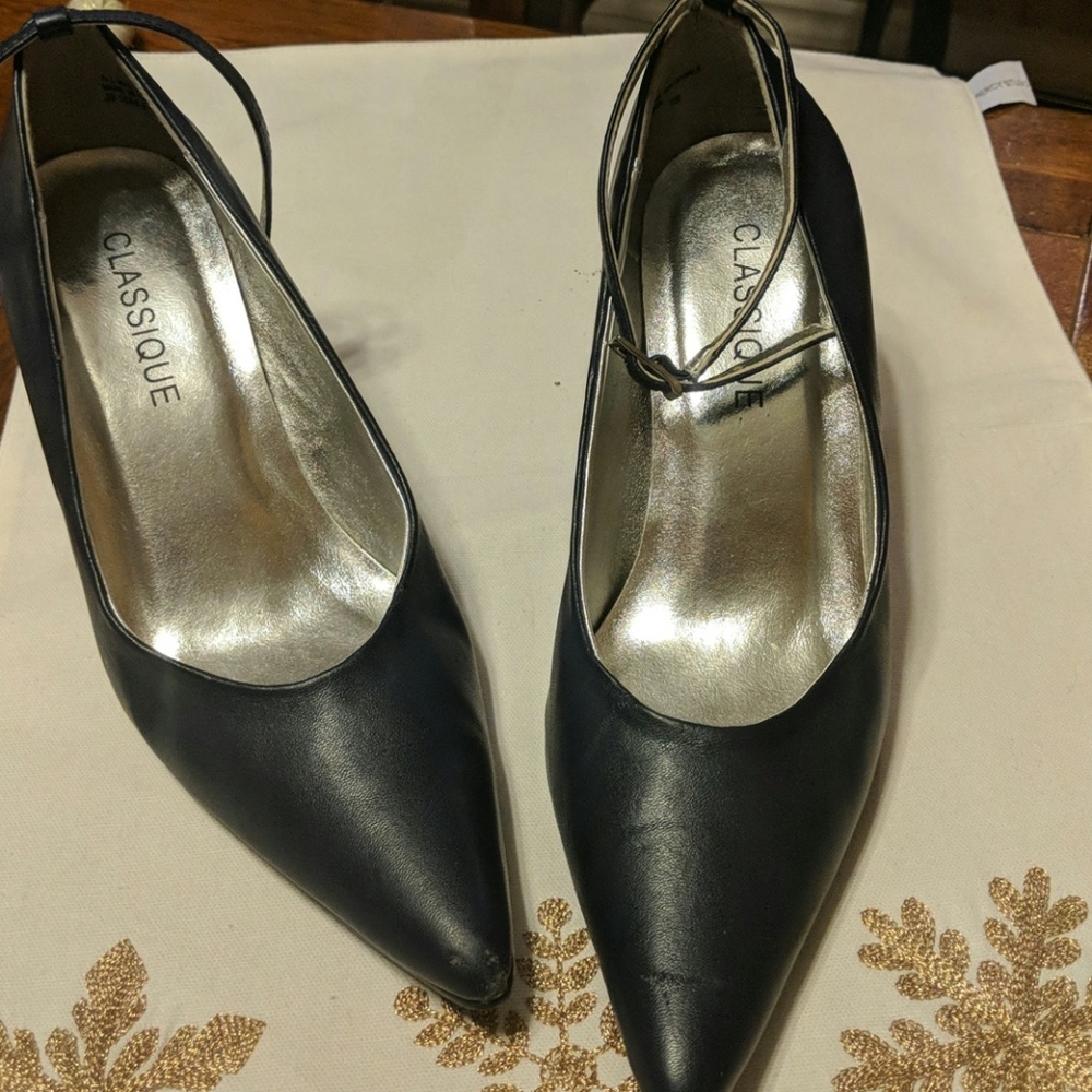 Women's shoes size 7M